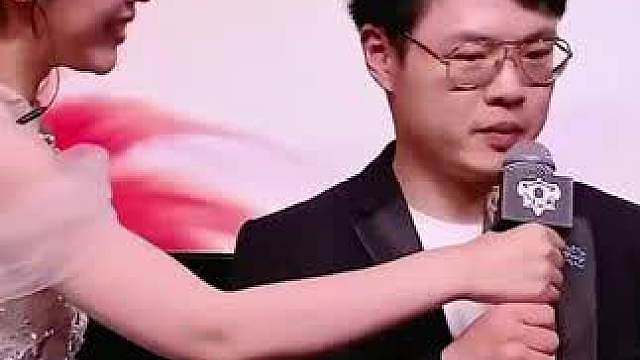 广州TTG主教练想不明白狼队为什么卖掉小胖，小胖仅仅转会到TTG一个赛季，就让萝卜蜕变成人参C罗，带