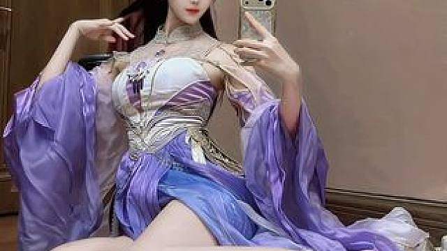 试试诡秘送来的新衣服，过几天出去好好拍拍
