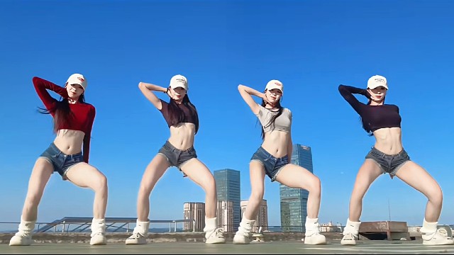 被美女包围了