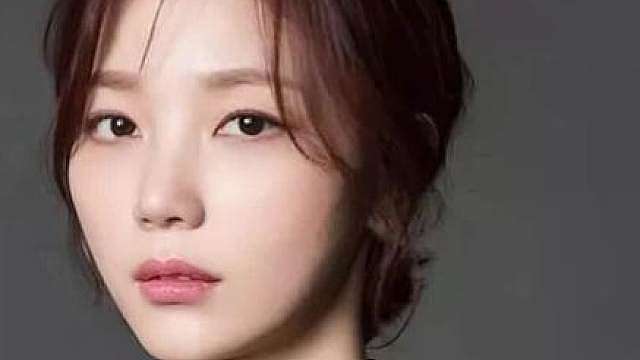 金奎善：从“清纯小白花”到“恶女天花板”，她用20个角色证明：韩国影视圈的“疯批美人”才是终极答案