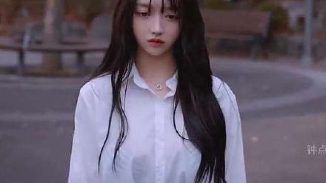 男人雨天捡到失恋美女，结果当晚就睡在一起！