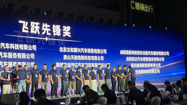 给美女开车
