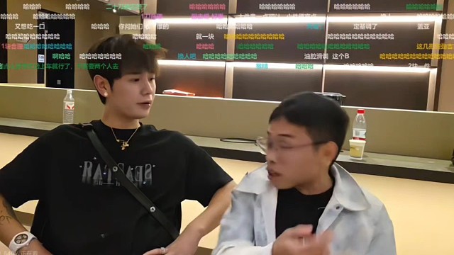 童锦程提醒吉吉！帮主播拿快递不要收费，你不会饿死的