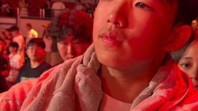 “最强未来之星周尚锐没能带领NBA球员取得胜利，赛后的他流下了泪水”