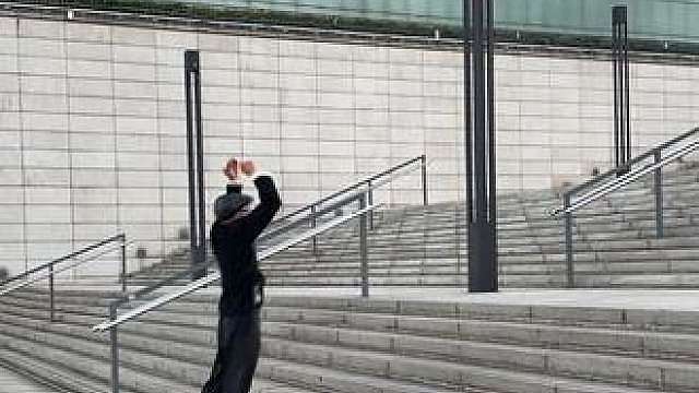 八步台阶身轻如燕踩空气