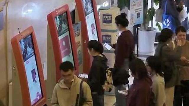 排片被压到2%，《功夫女足》单日却轰出593万，周星驰含金量还在