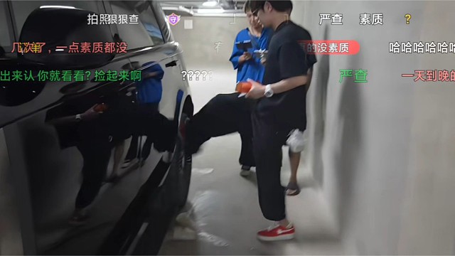 童锦程面露恼火！地上散落一堆垃圾，奶茶洒得满地都是