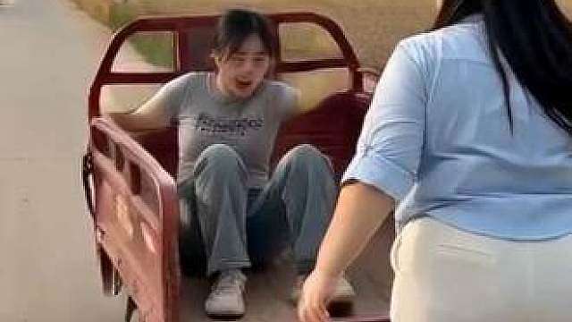 师傅快停车，我要掉下去了。