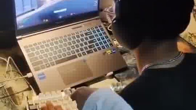 对面：这么装？  -