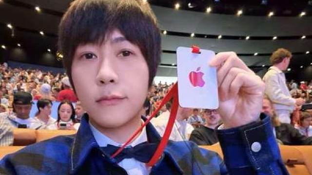 在见不到陈信宏的日子里，全网都在苹果晚宴、苹果发布会偶遇陈信宏