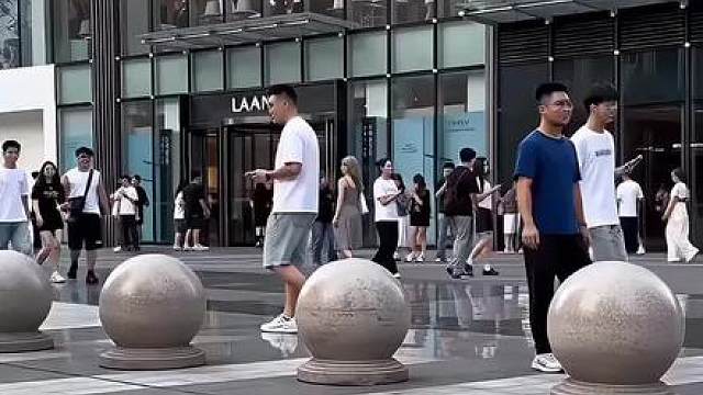 这狗子太牛了，比人转的还厉害