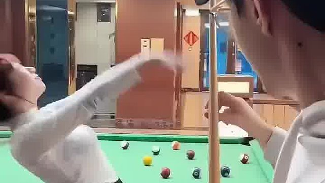 怎么多了两个球？