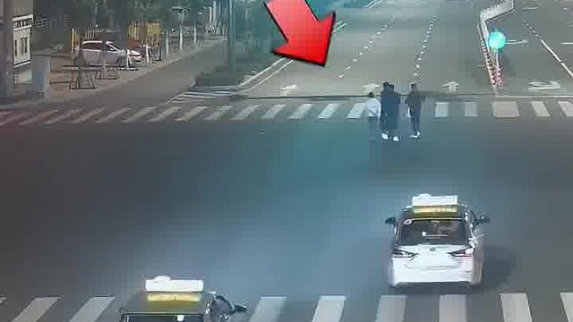 行人不走人行道，责任怎么算？
