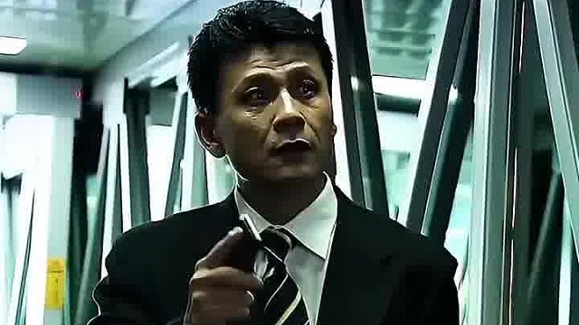 空姐准时关舱门