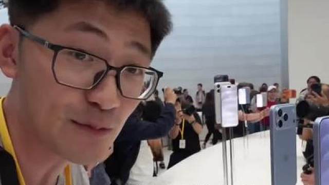 潘天鸿大手一挥每人一部iPhoneDuo