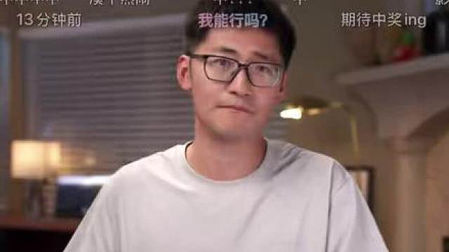 影视飓风Tim测评时反向掰了iPhone 刚刚看UP主影视飓风发的iPhone 18 Pro和Duo的深度测评里面说，他在发布会现场反向掰了一下Duo的机身，后续回看视频发现iPhone Duo外屏已经出现闪屏现象。其实我们普通人在使用过程中确实是有概率因为一些失误导致手机反向弯折，就像之前的翻盖手机会出现被一屁股坐成两半的情况一样，所以这么看来影视飓风的测评真的很细致了。