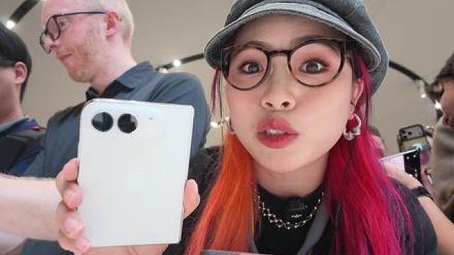 【首发】最强折叠？iPhone Duo体验，15999值吗？ Face ID 的手机，而它的价格是—— 15999。这期，我们来全面上手体验这款产品