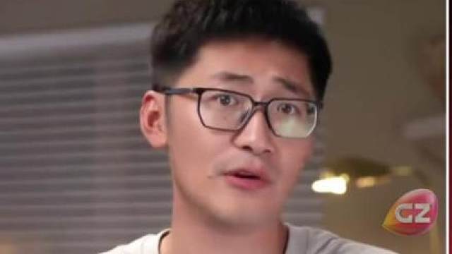 影视飓风创始人Tim发帖称，在苹果体验区反向掰了一下iPhone Duo，当时看不出问题，回看视频才发现外屏闪了。Tim强调“绝对没用力”，苹果客服回应：反掰属人为，不保修。网友：折叠屏可靠性，到底谁说了算？