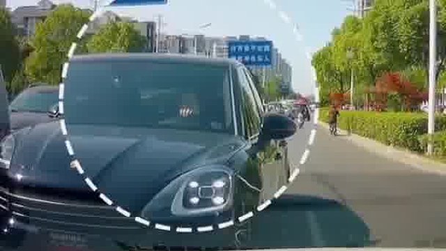 女司机开保时捷就这么嚣张吗，最后一招亮了