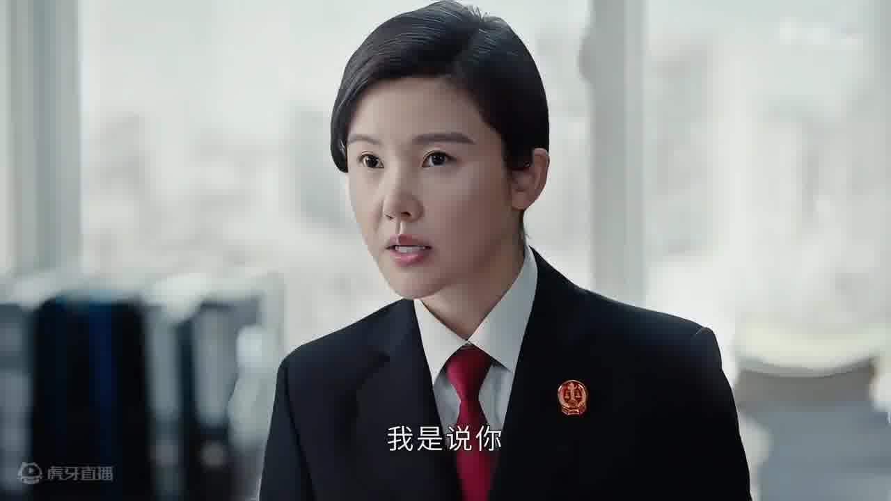 女法官上班开跑车