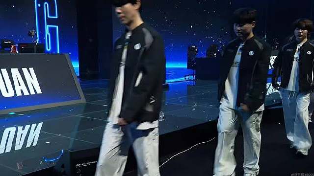 集合！对抗“李家”“韩门”“三星帮”“丐帮”

凤凰山复活姜爷！重启武圣之力！就算自己倒下就传承给世
