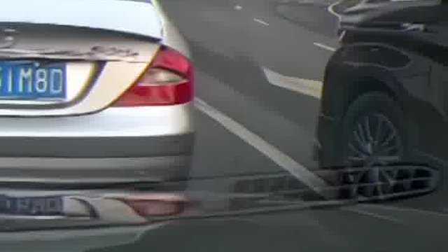 开埃 尔法就可以随便插队！