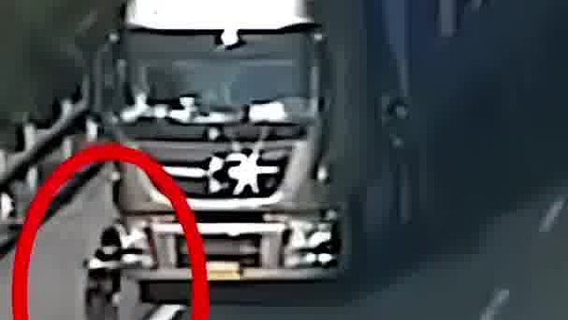 挺身而出，悄然离去，两位热心司机值得大大的赞！