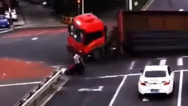 奥迪：奔驰终于被我踩在脚下了