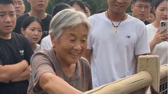 动物园内禁止投喂！