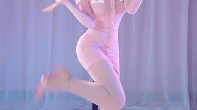 依旧是长视频 后面更好看一点 自创粉色蹦跶兔