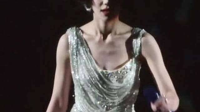 希林娜依高 英雄联盟十五周年开幕式再唱Legends Never Die好强的实力