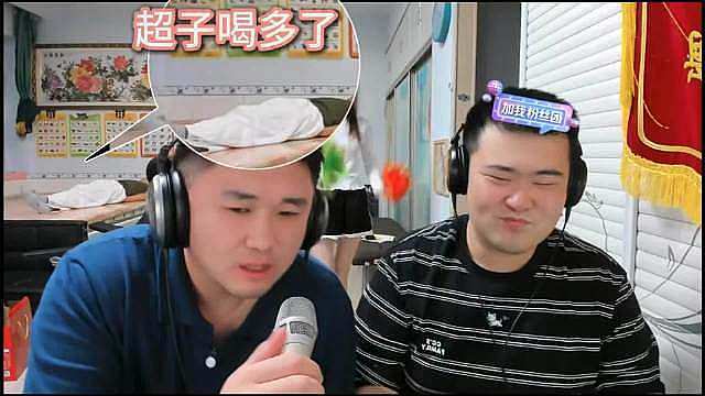 此前，张百乔和小雪未一起出席梅尼耶婚礼，网友就曝张百乔辜负了小雪，现在张百乔与好友直播唱伤感情歌，唱