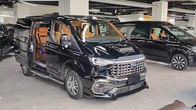 福特黑骑士商务车，20几万全新车，7座MPV空间大，空气悬挂加持，长途出行很实用