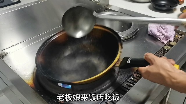 老板娘来饭店吃饭，点名要吃老四菜，厨师做了份不一样的