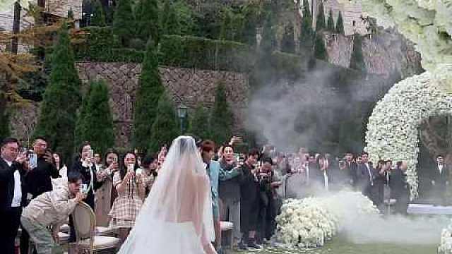 小雪# 
贤妻不需万两金 只需待妻如初心 我现在好怕他们发声明说，是的我们离婚了
 ​​​
