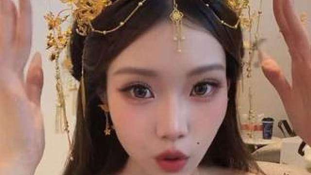 猫猫晴林树订婚 猫姐头戴百万黄金凤冠