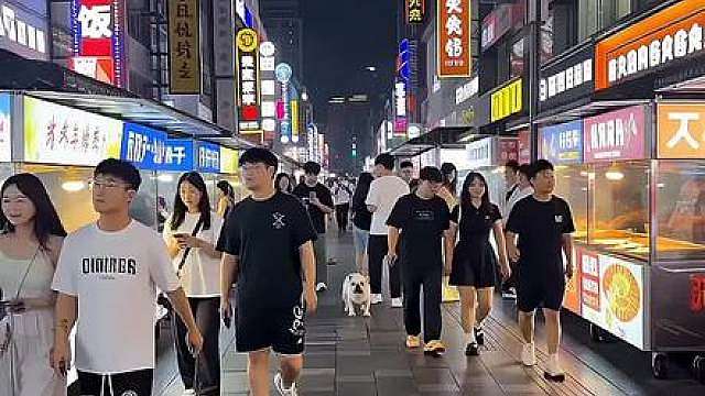 这狗子有点音乐细胞的。