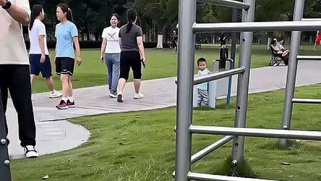 这狗子是属猴子的吧