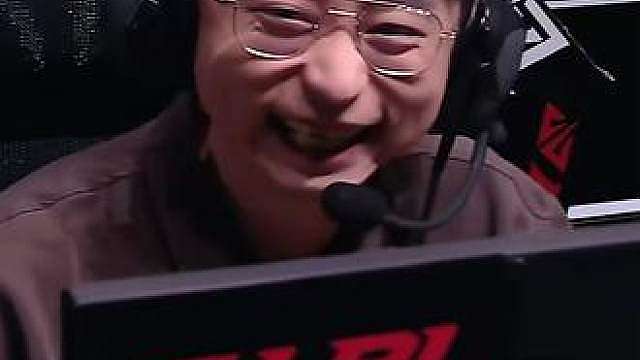 水晶哥：要把uzi和ming打回现实 明星表演赛高能时刻回顾！
 赛前放话 "打对面应该没什么压力"，直言要把Uzi和Ming打回现实！