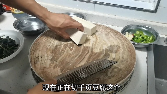 五星级酒店出来的小伙应聘总厨，一道菜，把老板看愣了，