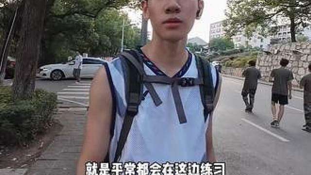 喜欢打羽毛球的体育生来了