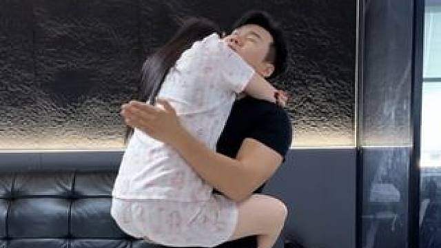 睡觉还得哄着睡