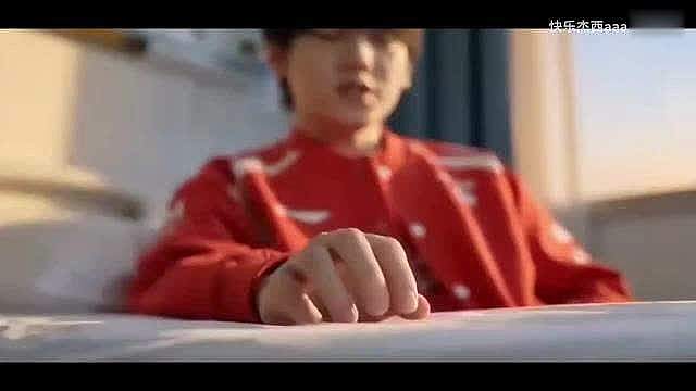 iG对战TES前，iG老板喊话TheShy！
“姜大哥，请再带我们赢一次吧”，连着几个作揖表情，看得