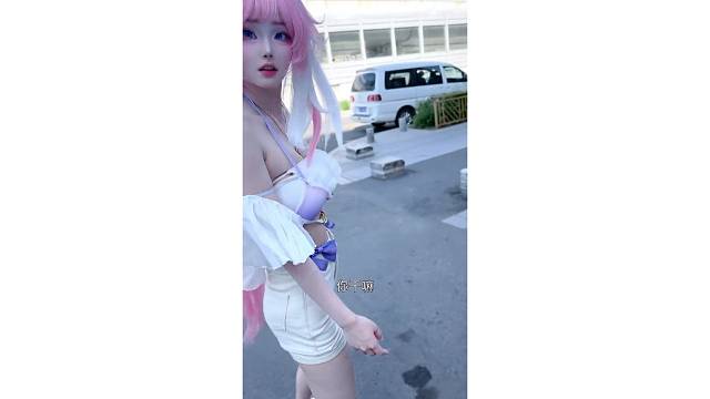 像个洋娃娃
