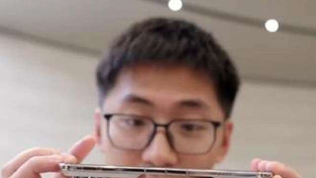 影视飓风Tim测评：轻微反折出现屏幕故障，烫得握不住
