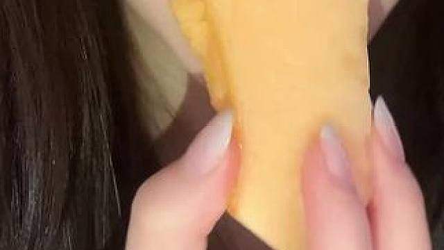 吃超脆哈密瓜