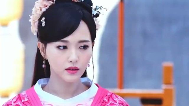 被所有人针对那年,只有李敏德愿意无条件帮助李未央。