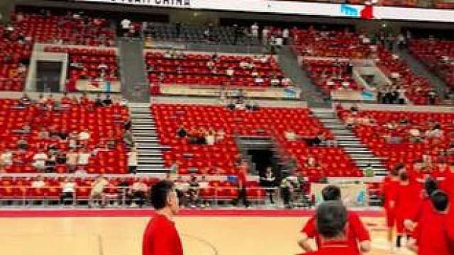 中国男篮对阵日本男篮，亚运会半决赛，9月18日18：20，中国男篮对阵日本男篮即将展开，祝福中国男篮取得胜利。