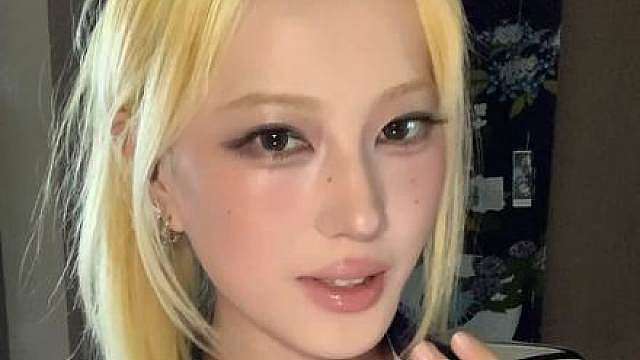 co’s臭美途中忍不住随手po了几个小彩妆