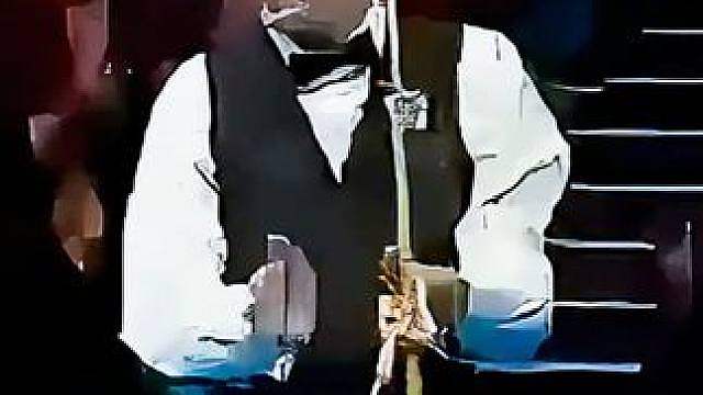 罕见方式创造历史！18岁丁俊晖战胜50岁球王戴维斯